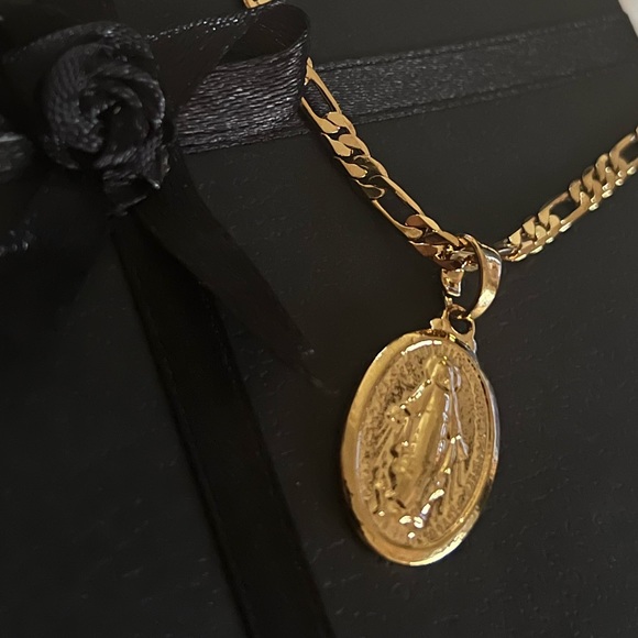 Women’s Goddess Portrait Pendant - Picture 4 of 8